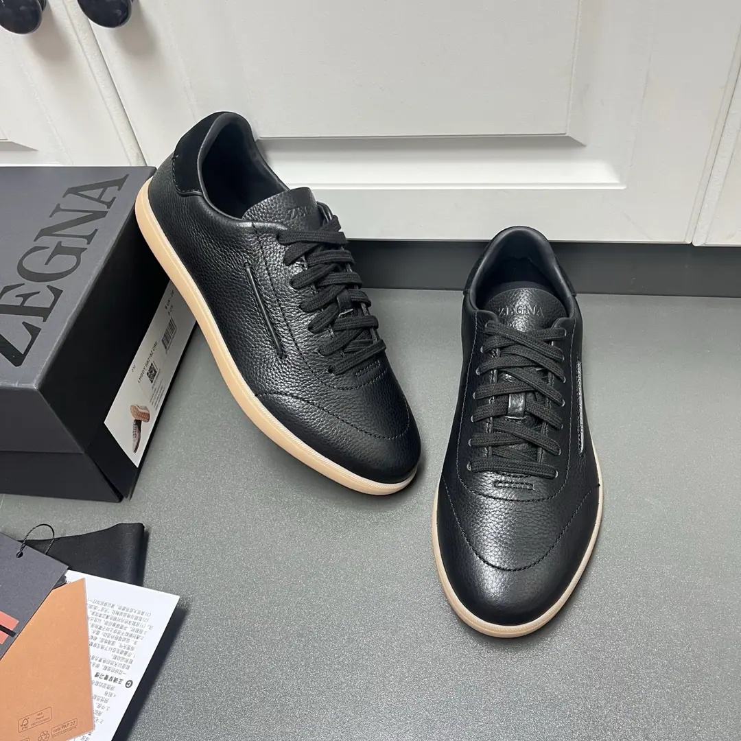 New ColourErmenegildo Zegna Jenya. TRIPLE STITCH™ MONTE Luxury leisure shoes. This is the Genia Oasis.(Oasi Zegna) The name of the highway., Show the flexibility of brands to the times.. The soles are light and flexible., Nice catch., A new radiant shoe underlay. The early appearance of the highway.. Signal same-synthetic sew lines and side branding are mutually reinforcing., The symbol of the uniquely fashioned version of the Jania brand.. Version and Product Details:Slippery cow skins bumped into a velvet cow skin., Hand-sewd three-fold cross-tightness. The mats in the cow's skin., The car's got a condom, the way it's done.. Black Vibram® Upgraded ground-capture soles, Heel with Janja. Road branding.. Sanitized® I can tear off my shoe bed.. The shoes are elegant and leisurely., Targeting foot travel., A companion to travel any time of the year.. Skins size.: 39/40/41/42/43/44（45Make a reservation.）
