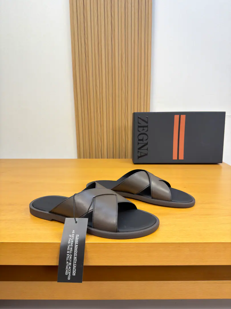 【Zegna】Jenya. High-end quality Original List·- Rhythm slippers. Shoe.: Imports🔝Napa Skin. Uchi.: Water-tied cow skin. Otsumi!: It's so light.TPRRubber·Real water table.: Combination to the base Super-high-quality control.·- I'm doing a little work.: Highlight(High-end·- How expensive.·Slot) Size: 39-44（38, 45, 46, Make a reservation.)·Z0156