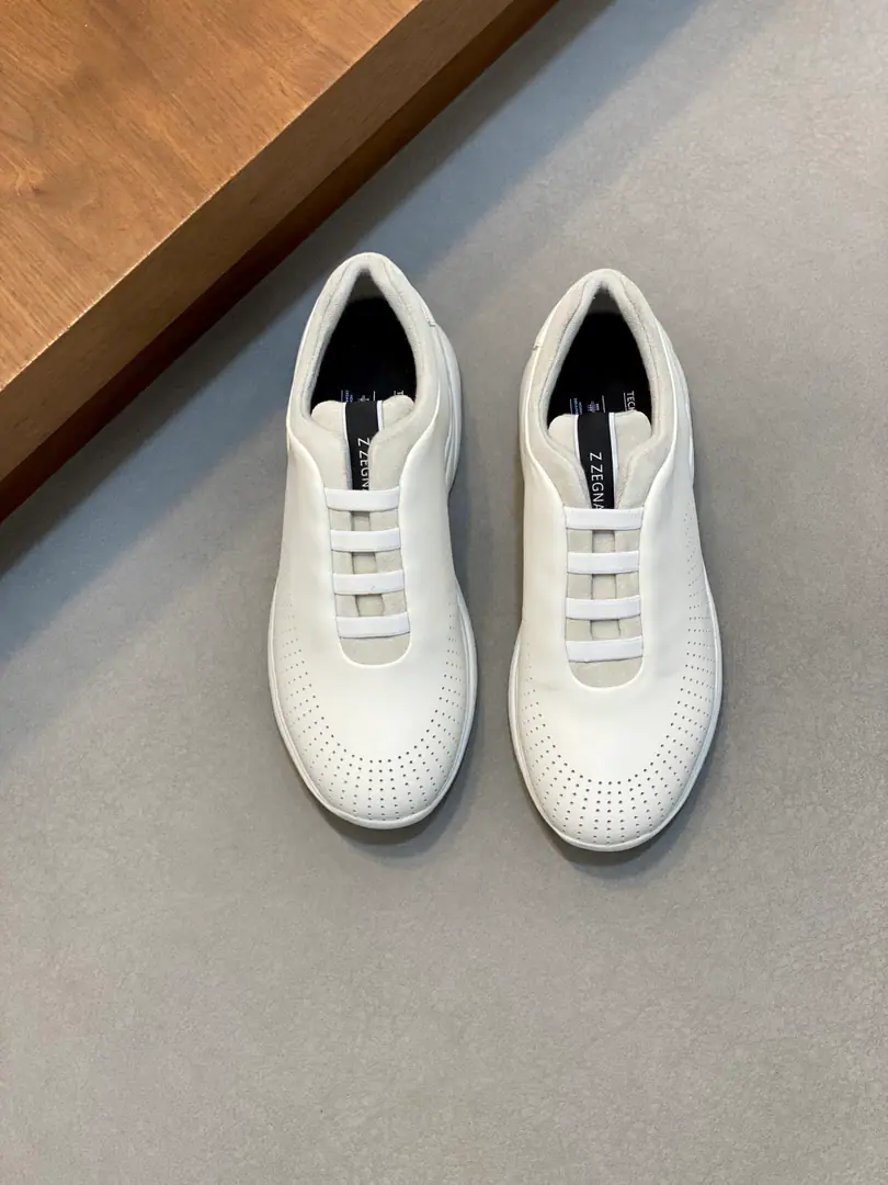 ZEGNA/Jenya. A man's new leather and leisure shoes. The most important product is the production of a very good work product., Shoes are made of soft sheep leather and leather., A hundred-packed, low-banded foot-set., Details of the front-line taped, ♪ Shoe tongues on thelogoLogo, Fashion flow. Light-blow rubber, large base., In the fabric, you're putting feet on the inside., The upper foot is very light., Slide-proof, It's a very strong ground grab.！It's for daily wear., I'm going out on foot.！All set., Attach dustproof bags！ Codes: 39-40-41-42-43-44 Standard leather shoe size（45But you're not going to support the retreat.）