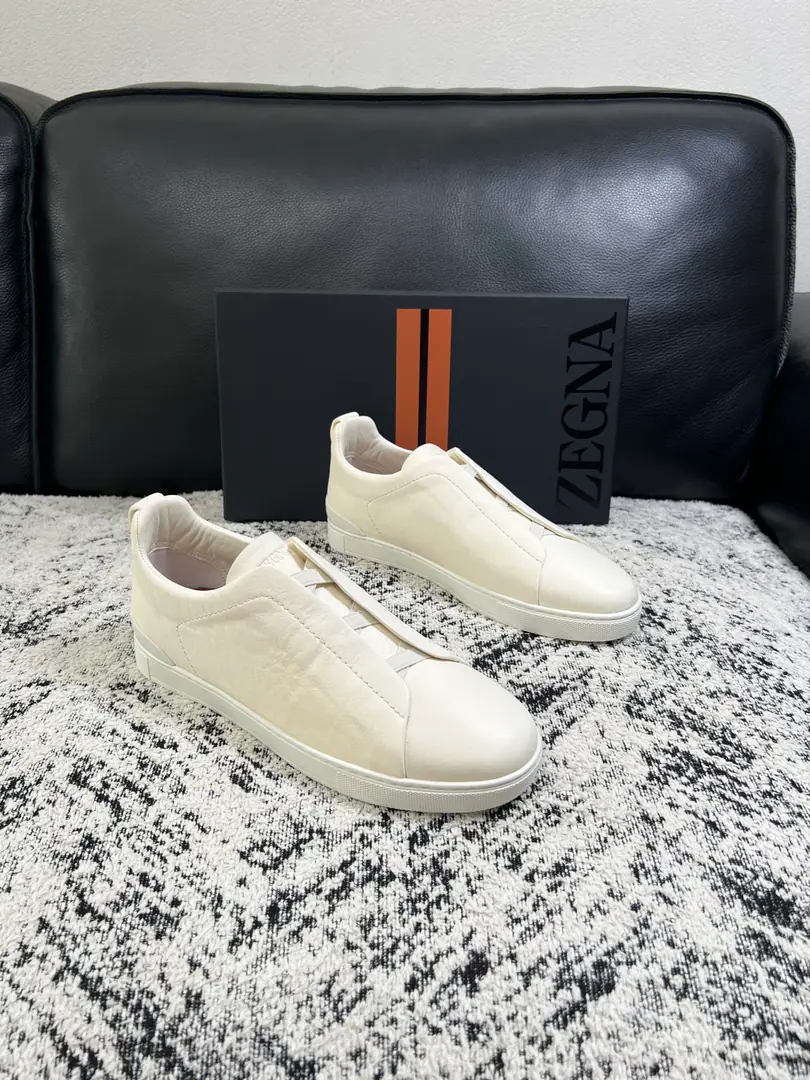 Zegna High Quality Top-level craft Jenya. New plant configuration for cabinet, Italian imports of cow flour, Importing cattle mats., I'm comfortable with air., Shoes under the sole.: The original factory is super comfortable with the original base., The original factory and the single. Codes 39-44（Sold 45 46 ）