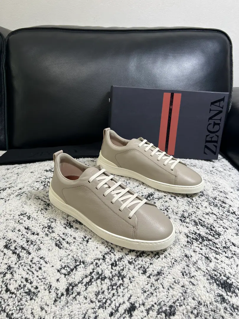 ⚠️Just change the code and don't back off.⚠️ Zegna High Quality Top-level craft Jenya. New plant configuration for cabinet, Italian imports of cow flour, Importing cattle mats., I'm comfortable with air., Shoes under the sole.: The original factory is super comfortable with the original base., The original factory and the single. Welcome to the comparison., Codes 39-44（Sold 45 46 47 ）