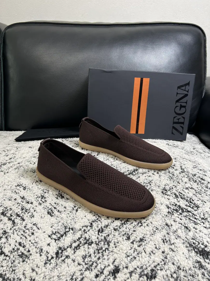⚠️Just change the code and don't back off.⚠️ Zegna High Quality Top-level craft Jenya. New plant configuration for cabinet, Italian imports of cow flour, Importing cattle mats., I'm comfortable with air., Shoes under the sole.: The original factory is super comfortable with the original base., The original factory and the single. Welcome to the comparison., Codes 39-44（Sold 45 46 47 ）
