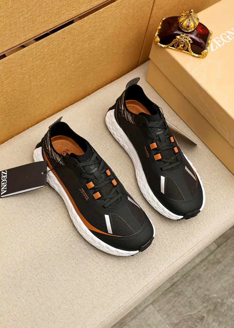 💐 Trade marks: Ermenegildo Zegna「 Jenya. 」Sports and leisure shoes Positive code number: 39-46（45.46I'll make sure I don't change it.） Commodity materials: I'm gonna go get some air-weaving shoes., Air-shoe cushions., Rubber slides over the top. Colours: 1⃣️2⃣️Colour Optional