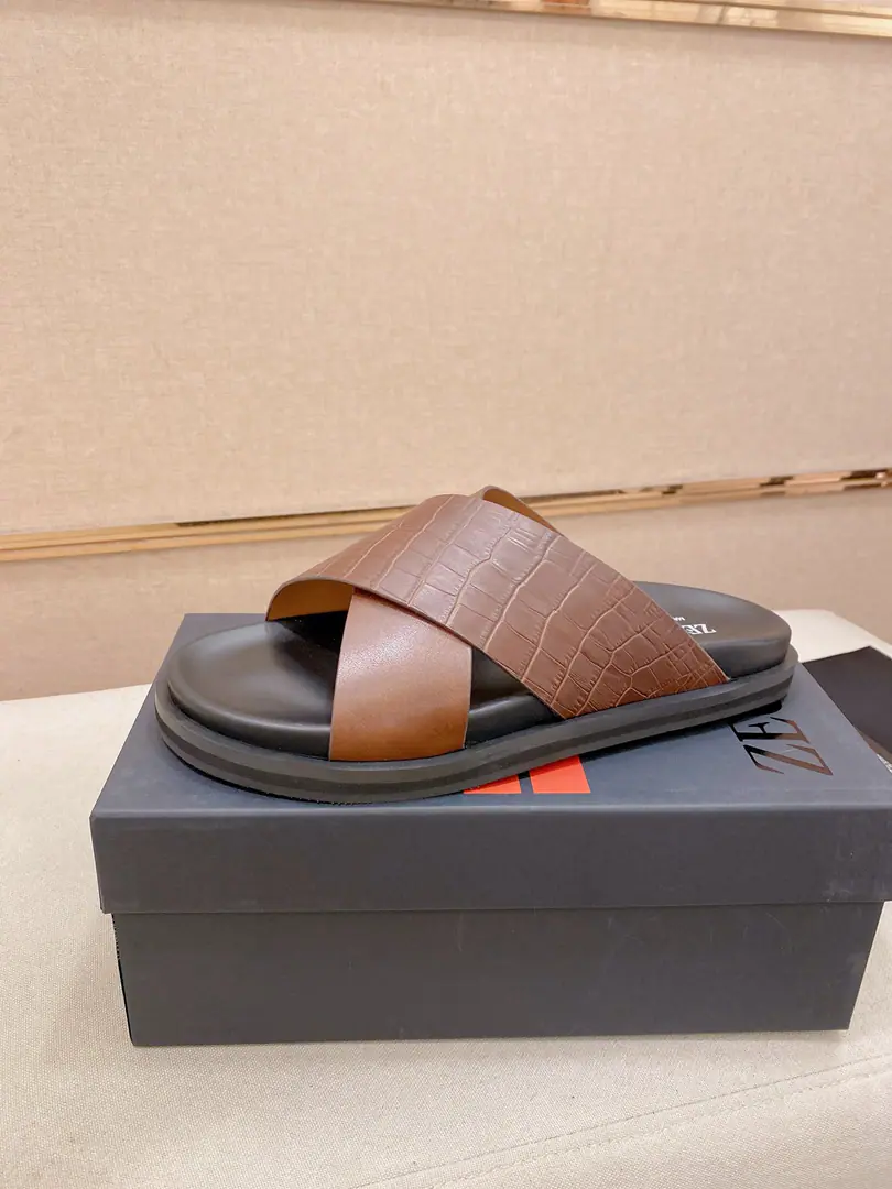 Plant prices: 🆕ZEGNAJenya. Shoes.🔥High-end custom, 26Summer's new one. The counter is on sale. Original Custom Rectification The shoe face is imported with a head-decked cow., Crocodile.🐊The tattoo., Original MonoQuality, It's a fine line of work. Perfect foot.！Lightly and Big Bottom Double Layer, It's so cozy. Best Single Three-pointed Codes: 38-44. - It's a deal.45.46