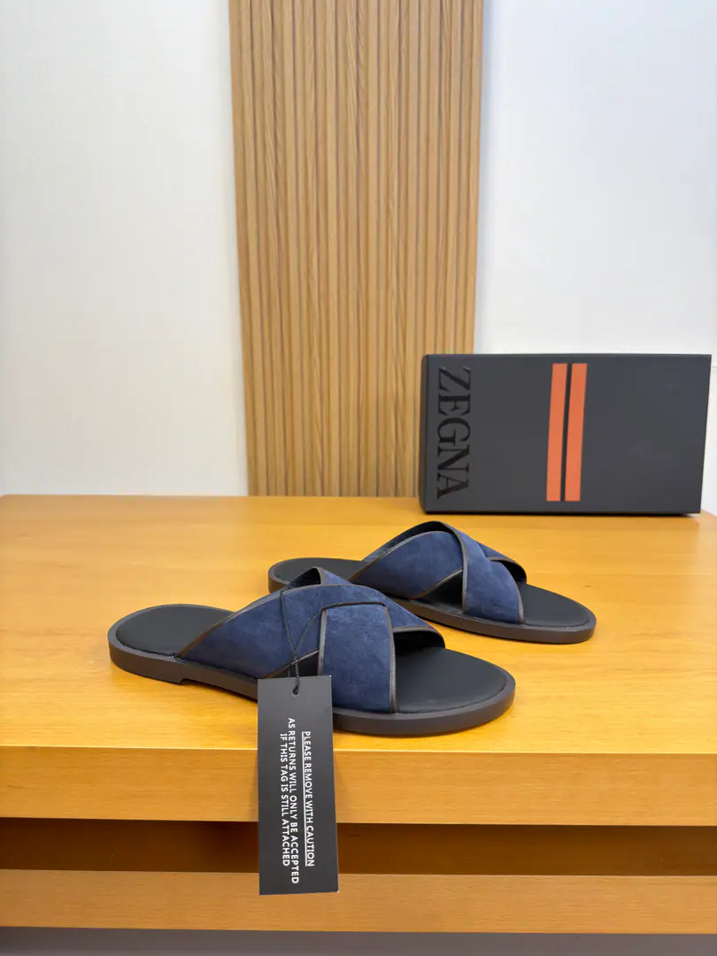 【Zegna】Jenya. High-end quality Original List·- Rhythm slippers. Shoe.: Imports🔝Anti-feathers. Uchi.: Water-tied cow skin. Otsumi!: It's so light.TPRRubber·Real water table.: Combination to the base Super-high-quality control.·- I'm doing a little work.: Highlight(High-end·- How expensive.·Slot) Size: 39-44（38, 45, 46, Make a reservation.)·Z0156