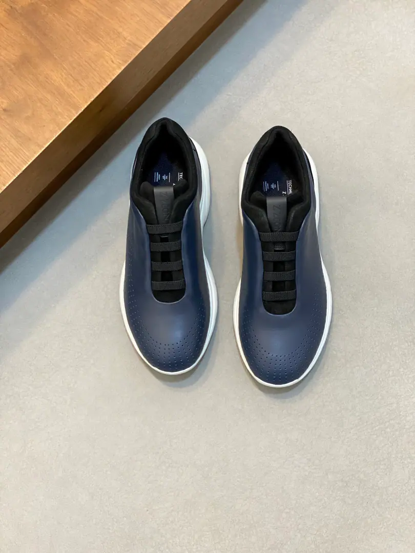 ZEGNA/Jenya. A man's new leather and leisure shoes. The most important product is the production of a very good work product., Shoes are made of soft sheep leather and leather., A hundred-packed, low-banded foot-set., Details of the front-line taped, ♪ Shoe tongues on thelogoLogo, Fashion flow. Light-blow rubber, large base., In the fabric, you're putting feet on the inside., The upper foot is very light., Slide-proof, It's a very strong ground grab.！It's for daily wear., I'm going out on foot.！All set., Attach dustproof bags！ Codes: 39-40-41-42-43-44 Standard leather shoe size（45But you're not going to support the retreat.）