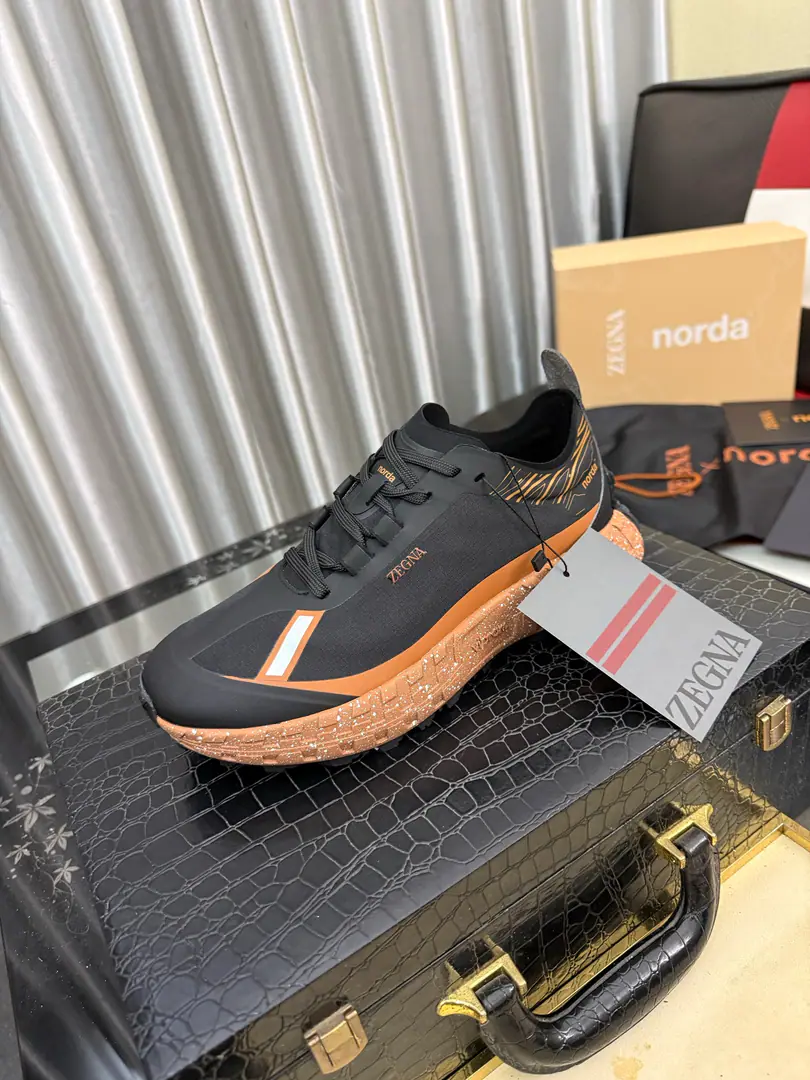 Get out of the factory.⌚️⌚️Top Version ZEGNA x norda™Jenya. Joint contributions Outdoor Off-road. Run-off shoes. Leisure Sports shoes Monopoly. Jenya. x norda™ Technology-based sports shoes blended in elegant style and precision-run shoe technology, Working to design high performance. The shoe is used on the side of the shoe. Dyneema® The material is made of material., It's a light match. Vibram® Shoes under the sole.. Embrace with reflection details, It's a brand-marked logo., Make the whole thing look like a man. ▪️ Fabulous.: Original custom technology air network ▪️ Uchi.: The original custom-made air network. ▪️ Shoes under the sole.: Original modeling smooth-foil bubble material ▪️ Bottom: 4CM ▪️ Size: 39-46
