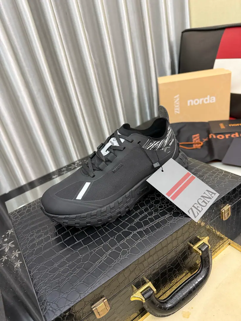 Get out of the factory.⌚️⌚️Top Version ZEGNA x norda™Jenya. Joint contributions Outdoor Off-road. Run-off shoes. Leisure Sports shoes Monopoly. Jenya. x norda™ Technology-based sports shoes blended in elegant style and precision-run shoe technology, Working to design high performance. The shoe is used on the side of the shoe. Dyneema® The material is made of material., It's a light match. Vibram® Shoes under the sole.. Embrace with reflection details, It's a brand-marked logo., Make the whole thing look like a man. ▪️ Fabulous.: Original custom technology air network ▪️ Uchi.: The original custom-made air network. ▪️ Shoes under the sole.: Original modeling smooth-foil bubble material ▪️ Bottom: 4CM ▪️ Size: 39-46