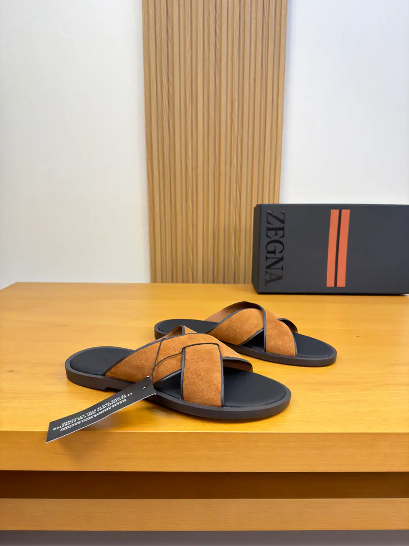 【Zegna】Jenya. High-end quality Original List·- Rhythm slippers. Shoe.: Imports🔝Anti-feathers. Uchi.: Water-tied cow skin. Otsumi!: It's so light.TPRRubber·Real water table.: Combination to the base Super-high-quality control.·- I'm doing a little work.: Highlight(High-end·- How expensive.·Slot) Size: 39-44（38, 45, 46, Make a reservation.)·Z0156