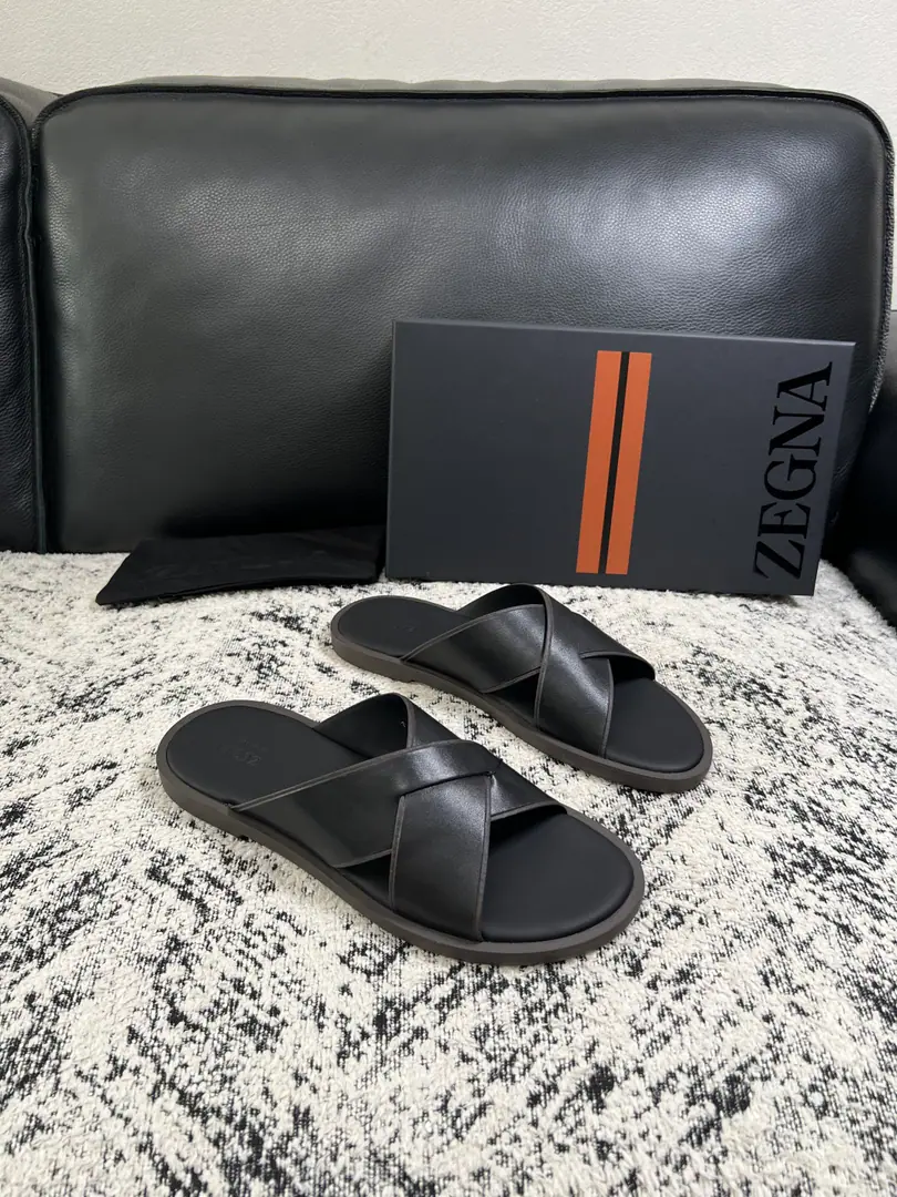 Zegna High Quality Top-level craft Jenya. New original plant configuration for slippers, Italian imports of cow flour, Importing cattle mats., I'm comfortable with air., Shoes under the sole.: The original factory is super comfortable with the original base., The original factory and the single. Codes 39-44（Sold 45 ）