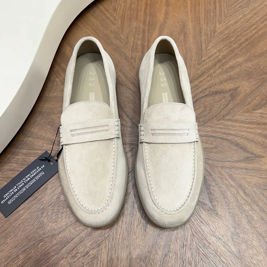 Zegna/Jenya. A man's new recreational shoes. This sneakers is in the Jeeniya Oasis.(Oasi Zegna) The name of the highway., Show the flexibility of brands to the times.. Semitransparent rubber soles light and flexible, Nice catch., A new radiant shoe underlay., The stride is a fine tribute. The early appearance of the highway.. Signal same-synthetic sew lines and side branding are mutually reinforcing., The symbol of the uniquely fashioned version of the Jania brand.. It's made of a fury of cattle., Disassemble shoe surfaces with modern and retrograde styles, By“ ”Skins mats., In the whole cow's skin., The upper feet are comfortable and leisurely., It's a little light.！Full pack of dustproof bags and exclusive aircraft boxes！ Codes: 39-40-41-42-43-44（38/45- It's a deal.）