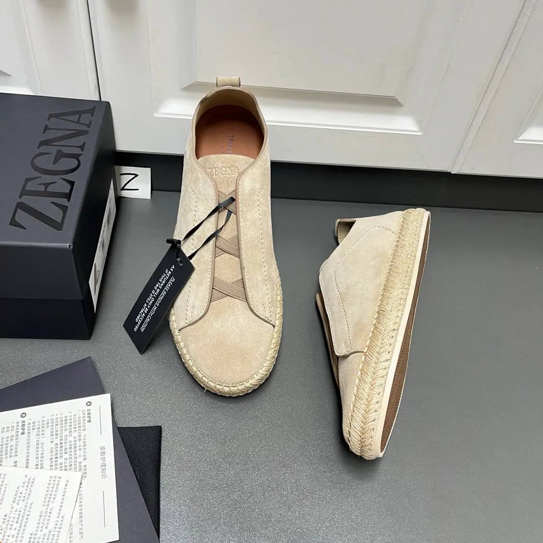 Ermenegildo Zegna Jenya. Fly-feather. TRIPLE STITCH™ Luxury leisure shoes. This one. Corteccia Oasi - Oh, Pete. Triple Stitch™ Luxury leisure shoes are light., Use unexpected mix of materials, Make a new fashion shoe.. The classic ropes with a flat-bed sandal pattern are under-edged., With a thin, fury face and light rubber soles.. The three-fold trio of Janja ensures that the suit fits., It also brings to mind traditional hand-made sewing of branded top jackets., To the great art of Jenya.. Triple Stitch™ All the sneakers bring more comfort., More than anything., More fashionable in the dress.. And a brand-new feature of the modern Jenya costume.. Shoes are in a comfortable fashion., The inspiration comes from the same name and details of Jenya's craft sewn threads., The shoe selections are made of different fine materials., And with a light and flexible sole.. Version and Product Details: Cross-design., Leather-faced leather., It's in the skin of the same colored cow., Skins.. Sanitized® I can take down the memory shoe bed.. Bottom-of-the-line sutures, practice, The bottom of the natural line., The natural rubber soles add a modern sense of motion to the leisure shoes.. Product Code: LHCSR-S5970Z-TDM Italian manufacture. Skins size.: 39/40/41/42/43/44（45Make a reservation.）
