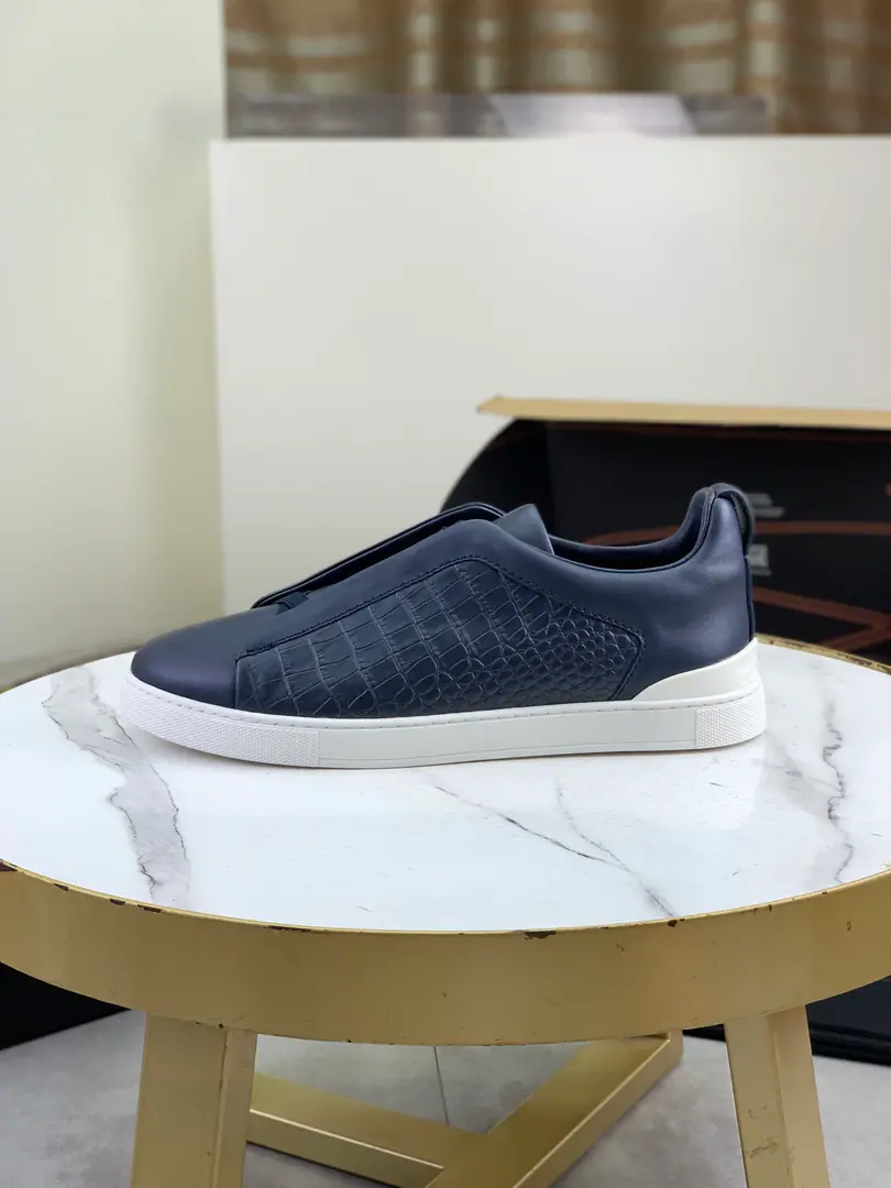 Plant prices Ermenegildo Zegna Jenya. ZEGNA XXXSeries canvas TRIPLE STITCH Waterproof sports shoes Triple Stitch It's a fine recreational shoe., The three-fold trio of the label is loose., The inspiration is a triple hand sewn thread., It's a long tradition of Jenya.. A new canvas. A different style., It's symbolic.XXXThe color of the comb is tight.. This one's wearing sneakers. It's comfortable., A light rubber outside., There's a back heel. Ermenegildo Zegna XXX Identification Details, Explain brand classics. Details:Footback MarkingXXXCross it tight., New waterproof canvas., The collar is covered with double-bulleted cotton in the cary skin., In a microfibre liner.. The car's got a condom, the way it's done., ♪ Easy to wear uncoatted feet and loose tights ♪ 3D“Boar”Design. Name of shoe and tongue decoration. I'm gonna take a little bit of a shot at the rubber-floped sole., Back up and stickers. TPU XXX Arranger, Shoes are empty., The circle and the car's sewn up.. Italian manufacture Daning Blue./Chestnut./Rope, Six color in. 39/40/41/42/43/44（46, 45Make a reservation.）Standard leather shoe size. Box packing, Take the bag with the shoe.
