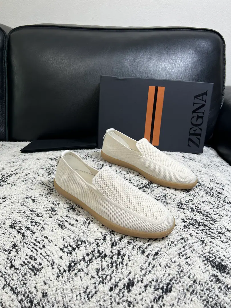 ⚠️Just change the code and don't back off.⚠️ Zegna High Quality Top-level craft Jenya. New plant configuration for cabinet, Italian imports of cow flour, Importing cattle mats., I'm comfortable with air., Shoes under the sole.: The original factory is super comfortable with the original base., The original factory and the single. Welcome to the comparison., Codes 39-44（Sold 45 46 47 ）
