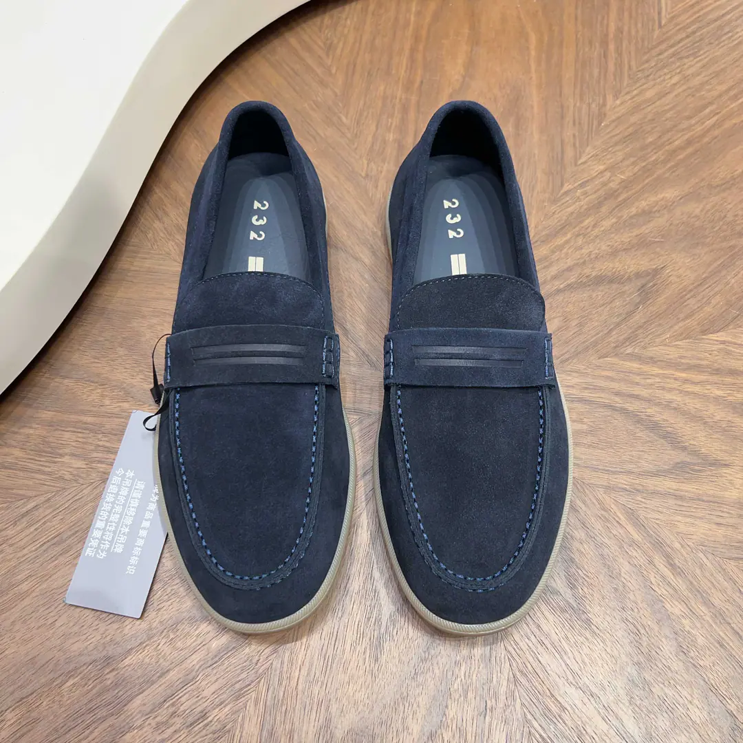 Zegna/Jenya. A man's new recreational shoes. This sneakers is in the Jeeniya Oasis.(Oasi Zegna) The name of the highway., Show the flexibility of brands to the times.. Semitransparent rubber soles light and flexible, Nice catch., A new radiant shoe underlay., The stride is a fine tribute. The early appearance of the highway.. Signal same-synthetic sew lines and side branding are mutually reinforcing., The symbol of the uniquely fashioned version of the Jania brand.. It's made of a fury of cattle., Disassemble shoe surfaces with modern and retrograde styles, By“ ”Skins mats., In the whole cow's skin., The upper feet are comfortable and leisurely., It's a little light.！Full pack of dustproof bags and exclusive aircraft boxes！ Codes: 39-40-41-42-43-44（38/45- It's a deal.）