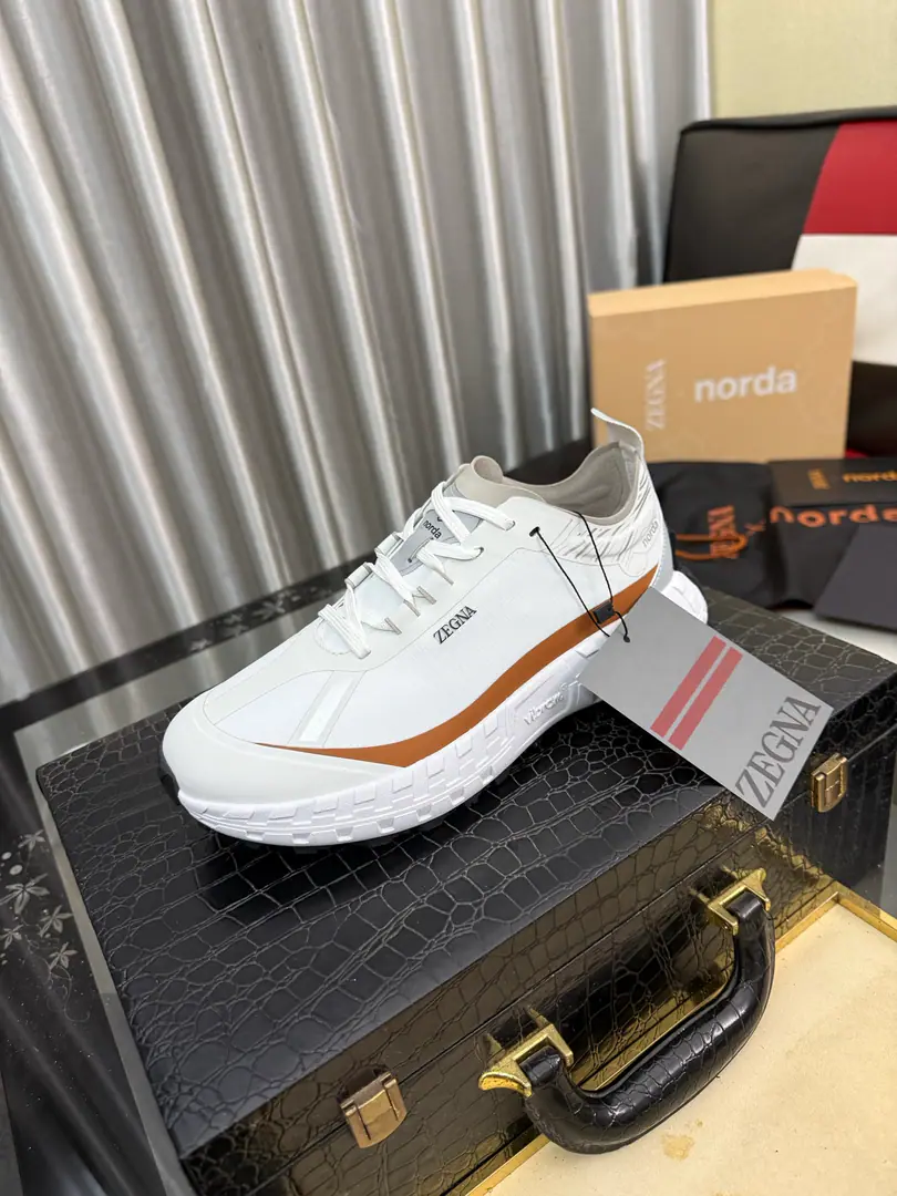 Get out of the factory.⌚️⌚️Top Version ZEGNA x norda™Jenya. Joint contributions Outdoor Off-road. Run-off shoes. Leisure Sports shoes Monopoly. Jenya. x norda™ Technology-based sports shoes blended in elegant style and precision-run shoe technology, Working to design high performance. The shoe is used on the side of the shoe. Dyneema® The material is made of material., It's a light match. Vibram® Shoes under the sole.. Embrace with reflection details, It's a brand-marked logo., Make the whole thing look like a man. ▪️ Fabulous.: Original custom technology air network ▪️ Uchi.: The original custom-made air network. ▪️ Shoes under the sole.: Original modeling smooth-foil bubble material ▪️ Bottom: 4CM ▪️ Size: 39-46