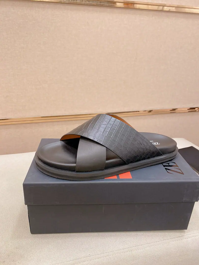 Plant prices: 🆕ZEGNAJenya. Shoes.🔥High-end custom, 26Summer's new one. The counter is on sale. Original Custom Rectification The shoe face is imported with a head-decked cow., Crocodile.🐊The tattoo., Original MonoQuality, It's a fine line of work. Perfect foot.！Lightly and Big Bottom Double Layer, It's so cozy. Best Single Three-pointed Codes: 38-44. - It's a deal.45.46