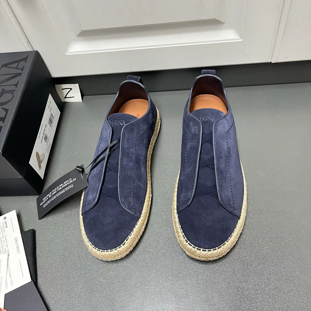 Ermenegildo Zegna Jenya. Fly-feather. TRIPLE STITCH™ Luxury leisure shoes. This one. Corteccia Oasi - Oh, Pete. Triple Stitch™ Luxury leisure shoes are light., Use unexpected mix of materials, Make a new fashion shoe.. The classic ropes with a flat-bed sandal pattern are under-edged., With a thin, fury face and light rubber soles.. The three-fold trio of Janja ensures that the suit fits., It also brings to mind traditional hand-made sewing of branded top jackets., To the great art of Jenya.. Triple Stitch™ All the sneakers bring more comfort., More than anything., More fashionable in the dress.. And a brand-new feature of the modern Jenya costume.. Shoes are in a comfortable fashion., The inspiration comes from the same name and details of Jenya's craft sewn threads., The shoe selections are made of different fine materials., And with a light and flexible sole.. Version and Product Details: Cross-design., Leather-faced leather., It's in the skin of the same colored cow., Skins.. Sanitized® I can take down the memory shoe bed.. Bottom-of-the-line sutures, practice, The bottom of the natural line., The natural rubber soles add a modern sense of motion to the leisure shoes.. Product Code: LHCSR-S5970Z-TDM Italian manufacture. Skins size.: 39/40/41/42/43/44（45Make a reservation.）