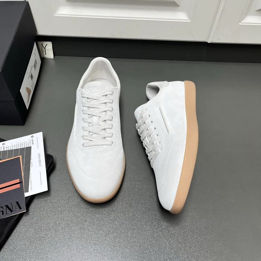 New ColourErmenegildo Zegna Jenya. TRIPLE STITCH™ MONTE Luxury leisure shoes. This is the Genia Oasis.(Oasi Zegna) The name of the highway., Show the flexibility of brands to the times.. The soles are light and flexible., Nice catch., A new radiant shoe underlay. The early appearance of the highway.. Signal same-synthetic sew lines and side branding are mutually reinforcing., The symbol of the uniquely fashioned version of the Jania brand.. Version and Product Details:Slippery cow skins bumped into a velvet cow skin., Hand-sewd three-fold cross-tightness. The mats in the cow's skin., The car's got a condom, the way it's done.. Black Vibram® Upgraded ground-capture soles, Heel with Janja. Road branding.. Sanitized® I can tear off my shoe bed.. The shoes are elegant and leisurely., Targeting foot travel., A companion to travel any time of the year.. Skins size.: 39/40/41/42/43/44（45Make a reservation.）