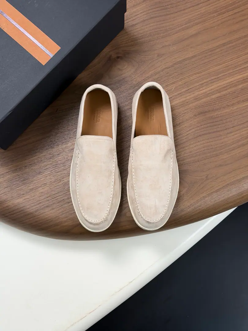 Ermenegildo Zegna Jenya. Old Money. Pyre skin./Pecktail. - Tetsu-shoes. This one. Old Money. - Tetsu-shoes. The fabric is made of a grain of cow skin with a velvet face., The tie is designed to be modern and retro-looking.. I'm so creative. I'm so excited about the way that I'm going to put my shoes on.. Natural rubber shoes are so powerful., Shoe mattress with custom design. This German sports shoe is in the Jenie Oasis.（Oasi Zegna） The name of the highway., Show the flexibility of brands to the times.. The soles are light and flexible., Nice catch.. A new, asymmetrical shoe bottom-strateinal salute. The early appearance of the highway.. Signal same-synthetic sew lines and side branding are mutually reinforcing., The symbol of the uniquely fashioned version of the Jania brand... It's more sophisticated with a leather leather shirt.. Version and Product Details: Pyre skin./Fly, leather., In the skin of a posh cow., Shoe pads.. Bottom-of-the-line sutures, practice, The base of the honey-colored natural rubber shoes., ♪ Dismantled memory shoes, To add a modern sense of motion to this leisure shoe.. Product Code: LHSOY-S8218Z-TDM Italian manufacture. Size: 39/40/41/42/43/44/45,Standard leather shoe size. Box packing, Take the bag with the shoe.！