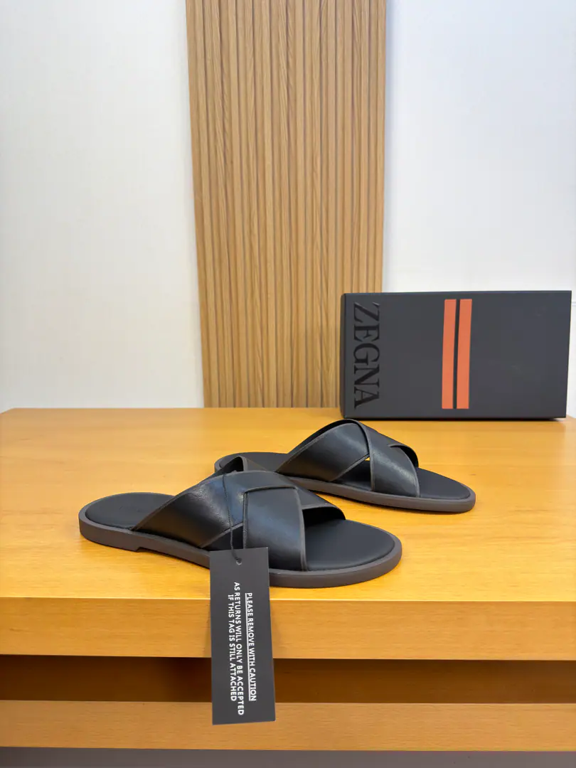 【Zegna】Jenya. High-end quality Original List·- Rhythm slippers. Shoe.: Imports🔝Napa Skin. Uchi.: Water-tied cow skin. Otsumi!: It's so light.TPRRubber·Real water table.: Combination to the base Super-high-quality control.·- I'm doing a little work.: Highlight(High-end·- How expensive.·Slot) Size: 39-44（38, 45, 46, Make a reservation.)·Z0156
