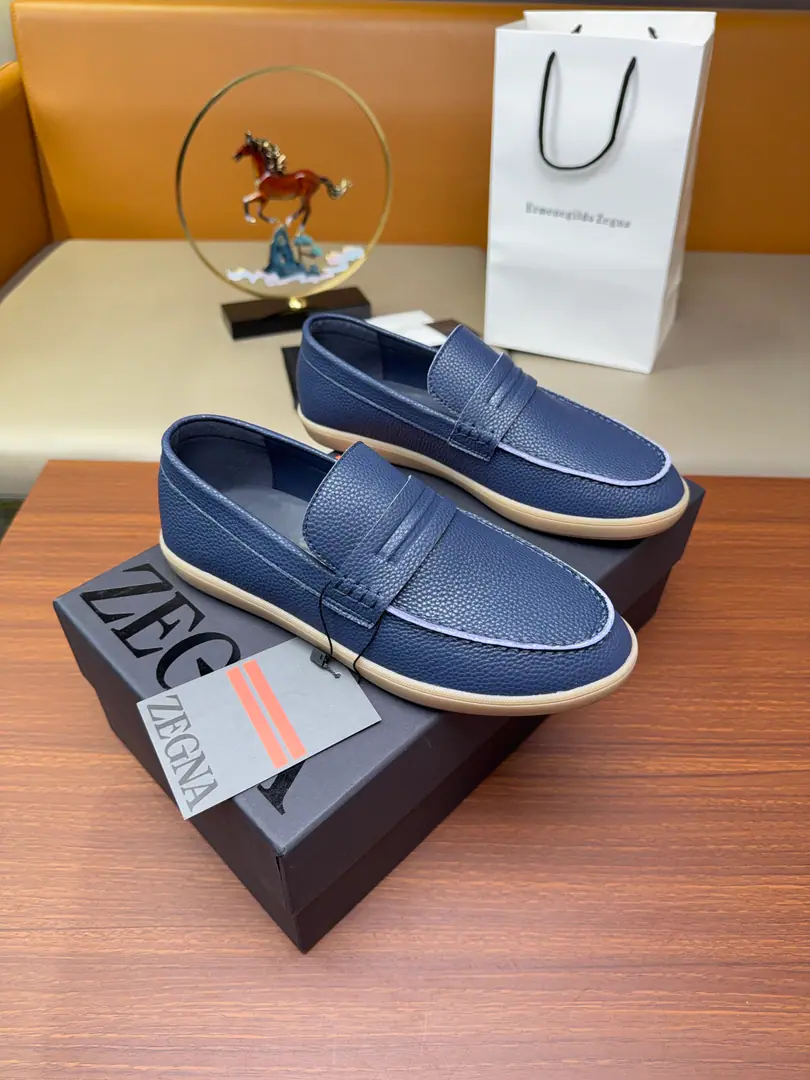 Get out of the factory.【Real value】🦭🦭Zegna/Jenya. A man's new recreational shoes.[Celebrate.][Celebrate.][Celebrate.][Celebrate.] This sneakers is in the Jeeniya Oasis.(Oasi Zegna) The name of the highway., Show the flexibility of brands to the times.. Semitransparent rubber soles light and flexible, Nice catch., A new radiant shoe underlay., The stride is a fine tribute. The early appearance of the highway.. Signal same-synthetic sew lines and side branding are mutually reinforcing., The symbol of the uniquely fashioned version of the Jania brand.. It's made of a fury of cattle., Disassemble shoe surfaces with modern and retrograde styles, By“ ”Skins mats., In the whole cow's skin., The upper feet are comfortable and leisurely., It's a little light.！Attach a full shoe suit box to the collection box.！ Codes: 39-40-41-42-43-44 -45Standard leather shoe size（38/46/47/48I'll make sure it's not changed.）