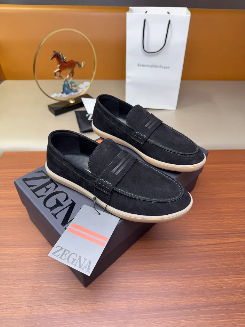 Get out of the factory.【Real value】🦭🦭Zegna/Jenya. A man's new recreational shoes.[Celebrate.][Celebrate.][Celebrate.][Celebrate.] This sneakers is in the Jeeniya Oasis.(Oasi Zegna) The name of the highway., Show the flexibility of brands to the times.. Semitransparent rubber soles light and flexible, Nice catch., A new radiant shoe underlay., The stride is a fine tribute. The early appearance of the highway.. Signal same-synthetic sew lines and side branding are mutually reinforcing., The symbol of the uniquely fashioned version of the Jania brand.. It's made of a fury of cattle., Disassemble shoe surfaces with modern and retrograde styles, By“ ”Skins mats., In the whole cow's skin., The upper feet are comfortable and leisurely., It's a little light.！Attach a full shoe suit box to the collection box.！ Codes: 39-40-41-42-43-44 -45Standard leather shoe size（38/46/47/48I'll make sure it's not changed.）