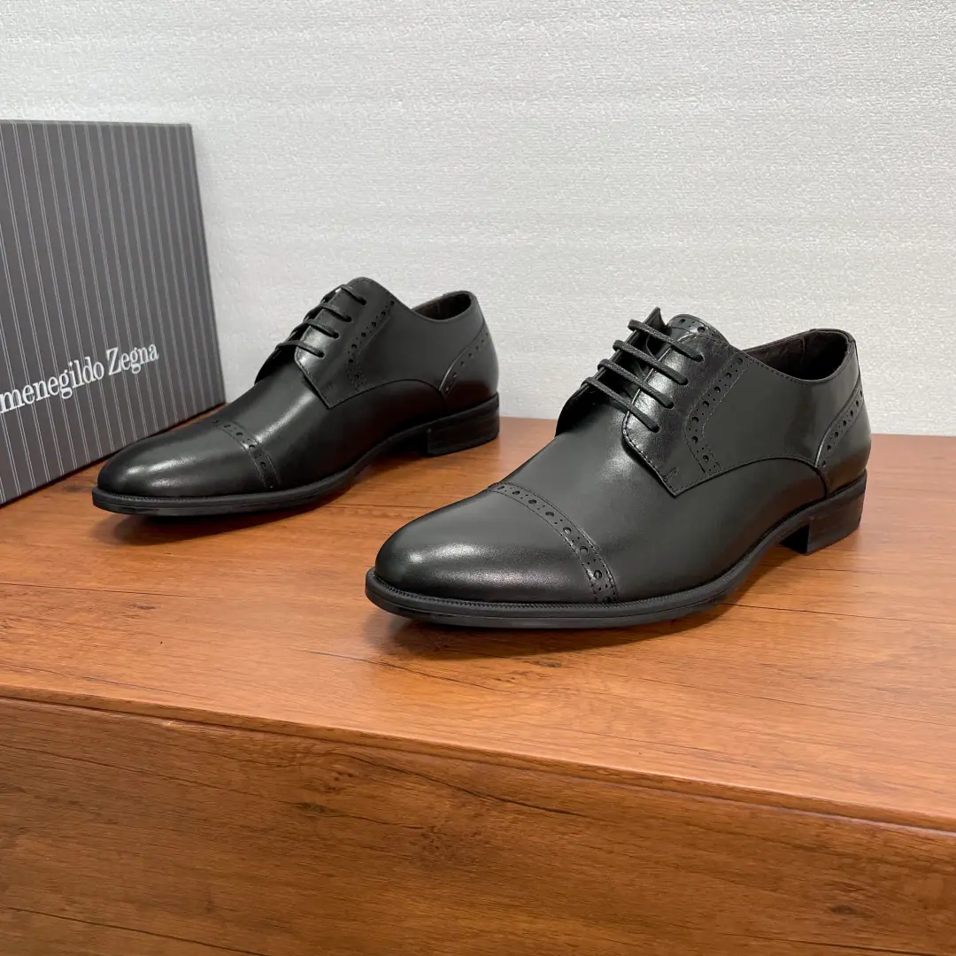 Zegna/Jenya. A man's new business is wearing leather shoes. The best.！Selection of imported calf embryos, Shoe-faced blue-coloured stripe., Relay Design, The Derby Shoes., Artificial Mark stitching, - I'm doing a little work., Lines are simple and easy., It's a modern style.. The rubber is a smooth-forward base with a real leather., The whole cow's skin is in the ground., The upper foot is comfortable and well-styled., Full packaged dustproof bags！ Size: 39-40-41-42-43-44 Standard leather shoe size. The cargo.: A2737X Black
