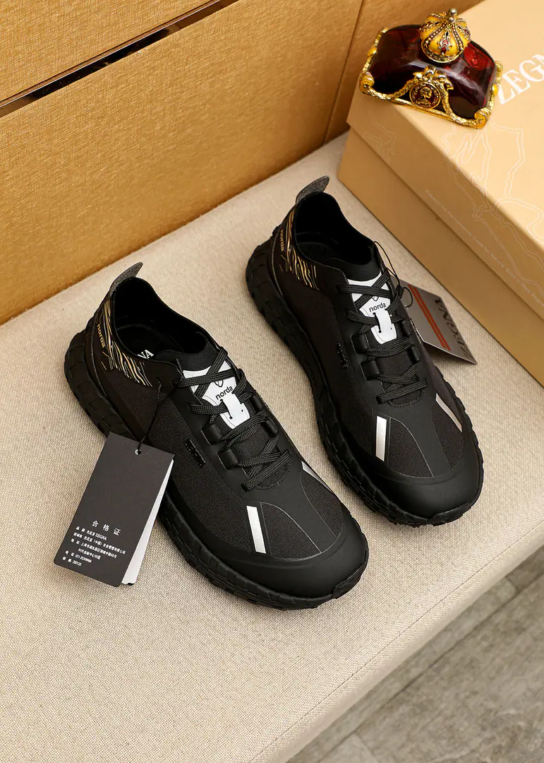 💐 Trade marks: Ermenegildo Zegna「 Jenya. 」Sports and leisure shoes Positive code number: 39-46（45.46I'll make sure I don't change it.） Commodity materials: I'm gonna go get some air-weaving shoes., Air-shoe cushions., Rubber slides over the top. Colours: 1⃣️2⃣️Colour Optional