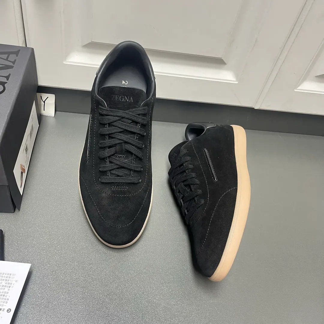 New ColourErmenegildo Zegna Jenya. TRIPLE STITCH™ MONTE Luxury leisure shoes. This is the Genia Oasis.(Oasi Zegna) The name of the highway., Show the flexibility of brands to the times.. The soles are light and flexible., Nice catch., A new radiant shoe underlay. The early appearance of the highway.. Signal same-synthetic sew lines and side branding are mutually reinforcing., The symbol of the uniquely fashioned version of the Jania brand.. Version and Product Details:Slippery cow skins bumped into a velvet cow skin., Hand-sewd three-fold cross-tightness. The mats in the cow's skin., The car's got a condom, the way it's done.. Black Vibram® Upgraded ground-capture soles, Heel with Janja. Road branding.. Sanitized® I can tear off my shoe bed.. The shoes are elegant and leisurely., Targeting foot travel., A companion to travel any time of the year.. Skins size.: 39/40/41/42/43/44（45Make a reservation.）