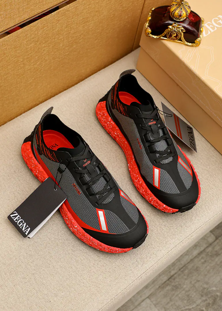 💐 Trade marks: Ermenegildo Zegna「 Jenya. 」Sports and leisure shoes Positive code number: 39-46（45.46I'll make sure I don't change it.） Commodity materials: I'm gonna go get some air-weaving shoes., Air-shoe cushions., Rubber slides over the top. Colours: 1⃣️2⃣️Colour Optional