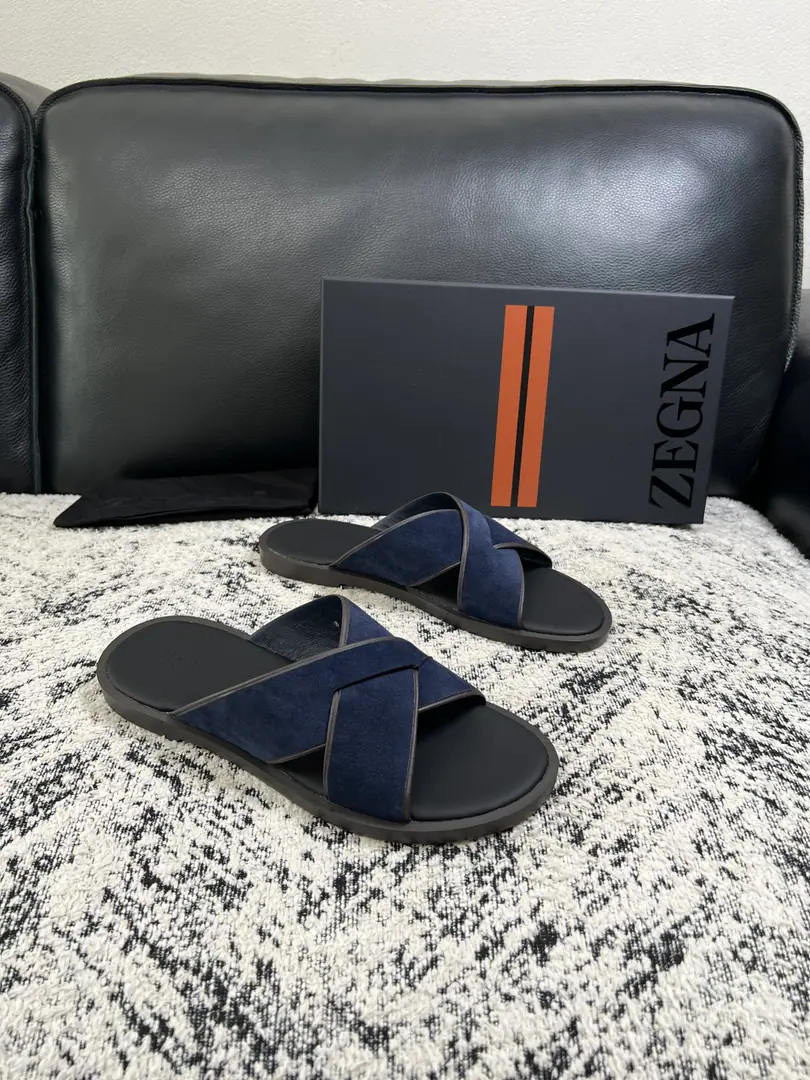 Zegna High Quality Top-level craft Jenya. New original plant configuration for slippers, Italian imports of cow flour, Importing cattle mats., I'm comfortable with air., Shoes under the sole.: The original factory is super comfortable with the original base., The original factory and the single. Codes 39-44（Sold 45 ）