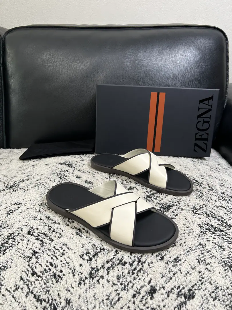 Zegna High Quality Top-level craft Jenya. New original plant configuration for slippers, Italian imports of cow flour, Importing cattle mats., I'm comfortable with air., Shoes under the sole.: The original factory is super comfortable with the original base., The original factory and the single. Codes 39-44（Sold 45 ）