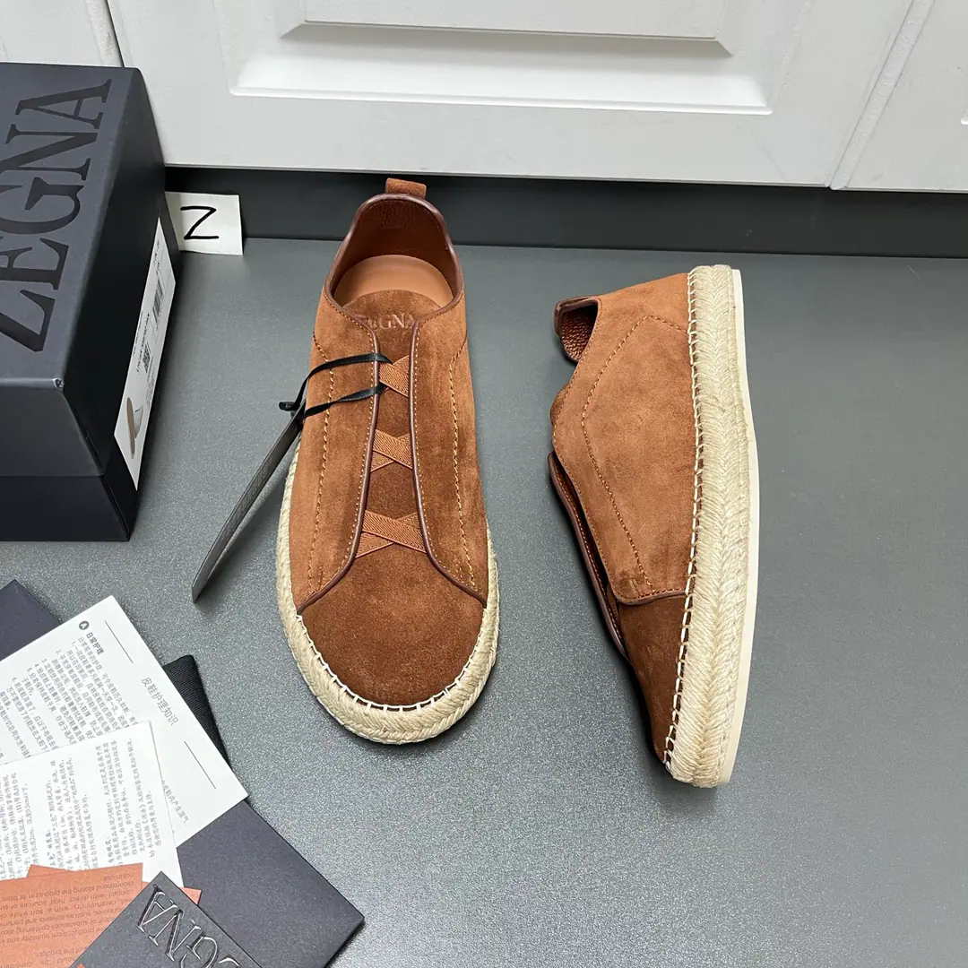 Ermenegildo Zegna Jenya. Fly-feather. TRIPLE STITCH™ Luxury leisure shoes. This one. Corteccia Oasi - Oh, Pete. Triple Stitch™ Luxury leisure shoes are light., Use unexpected mix of materials, Make a new fashion shoe.. The classic ropes with a flat-bed sandal pattern are under-edged., With a thin, fury face and light rubber soles.. The three-fold trio of Janja ensures that the suit fits., It also brings to mind traditional hand-made sewing of branded top jackets., To the great art of Jenya.. Triple Stitch™ All the sneakers bring more comfort., More than anything., More fashionable in the dress.. And a brand-new feature of the modern Jenya costume.. Shoes are in a comfortable fashion., The inspiration comes from the same name and details of Jenya's craft sewn threads., The shoe selections are made of different fine materials., And with a light and flexible sole.. Version and Product Details: Cross-design., Leather-faced leather., It's in the skin of the same colored cow., Skins.. Sanitized® I can take down the memory shoe bed.. Bottom-of-the-line sutures, practice, The bottom of the natural line., The natural rubber soles add a modern sense of motion to the leisure shoes.. Product Code: LHCSR-S5970Z-TDM Italian manufacture. Skins size.: 39/40/41/42/43/44（45Make a reservation.）