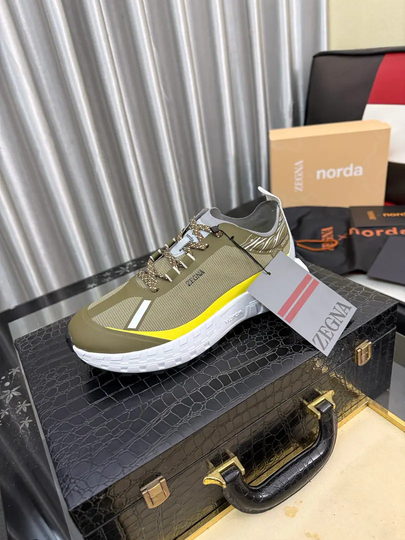 Get out of the factory.⌚️⌚️Top Version ZEGNA x norda™Jenya. Joint contributions Outdoor Off-road. Run-off shoes. Leisure Sports shoes Monopoly. Jenya. x norda™ Technology-based sports shoes blended in elegant style and precision-run shoe technology, Working to design high performance. The shoe is used on the side of the shoe. Dyneema® The material is made of material., It's a light match. Vibram® Shoes under the sole.. Embrace with reflection details, It's a brand-marked logo., Make the whole thing look like a man. ▪️ Fabulous.: Original custom technology air network ▪️ Uchi.: The original custom-made air network. ▪️ Shoes under the sole.: Original modeling smooth-foil bubble material ▪️ Bottom: 4CM ▪️ Size: 39-46