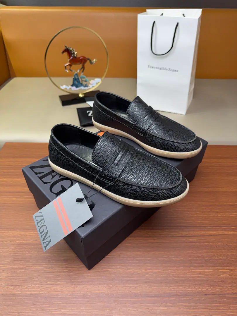 Get out of the factory.【Real value】🦭🦭Zegna/Jenya. A man's new recreational shoes.[Celebrate.][Celebrate.][Celebrate.][Celebrate.] This sneakers is in the Jeeniya Oasis.(Oasi Zegna) The name of the highway., Show the flexibility of brands to the times.. Semitransparent rubber soles light and flexible, Nice catch., A new radiant shoe underlay., The stride is a fine tribute. The early appearance of the highway.. Signal same-synthetic sew lines and side branding are mutually reinforcing., The symbol of the uniquely fashioned version of the Jania brand.. It's made of a fury of cattle., Disassemble shoe surfaces with modern and retrograde styles, By“ ”Skins mats., In the whole cow's skin., The upper feet are comfortable and leisurely., It's a little light.！Attach a full shoe suit box to the collection box.！ Codes: 39-40-41-42-43-44 -45Standard leather shoe size（38/46/47/48I'll make sure it's not changed.）