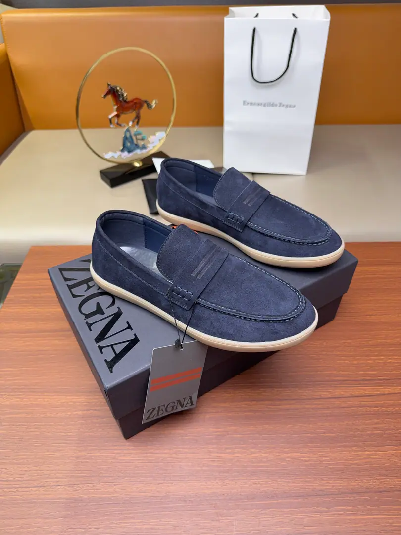 Get out of the factory.【Real value】🦭🦭Zegna/Jenya. A man's new recreational shoes.[Celebrate.][Celebrate.][Celebrate.][Celebrate.] This sneakers is in the Jeeniya Oasis.(Oasi Zegna) The name of the highway., Show the flexibility of brands to the times.. Semitransparent rubber soles light and flexible, Nice catch., A new radiant shoe underlay., The stride is a fine tribute. The early appearance of the highway.. Signal same-synthetic sew lines and side branding are mutually reinforcing., The symbol of the uniquely fashioned version of the Jania brand.. It's made of a fury of cattle., Disassemble shoe surfaces with modern and retrograde styles, By“ ”Skins mats., In the whole cow's skin., The upper feet are comfortable and leisurely., It's a little light.！Attach a full shoe suit box to the collection box.！ Codes: 39-40-41-42-43-44 -45Standard leather shoe size（38/46/47/48I'll make sure it's not changed.）